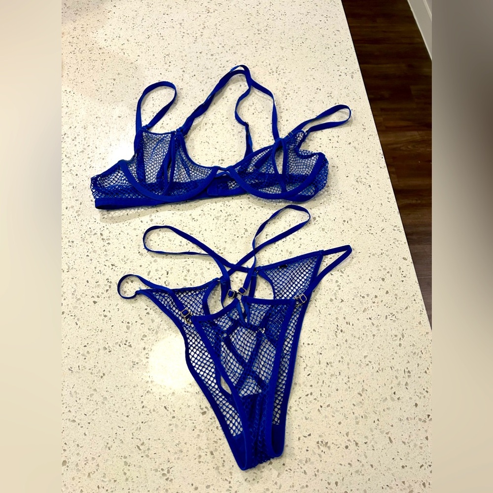 2 piece lingerie set in electric blue 💙